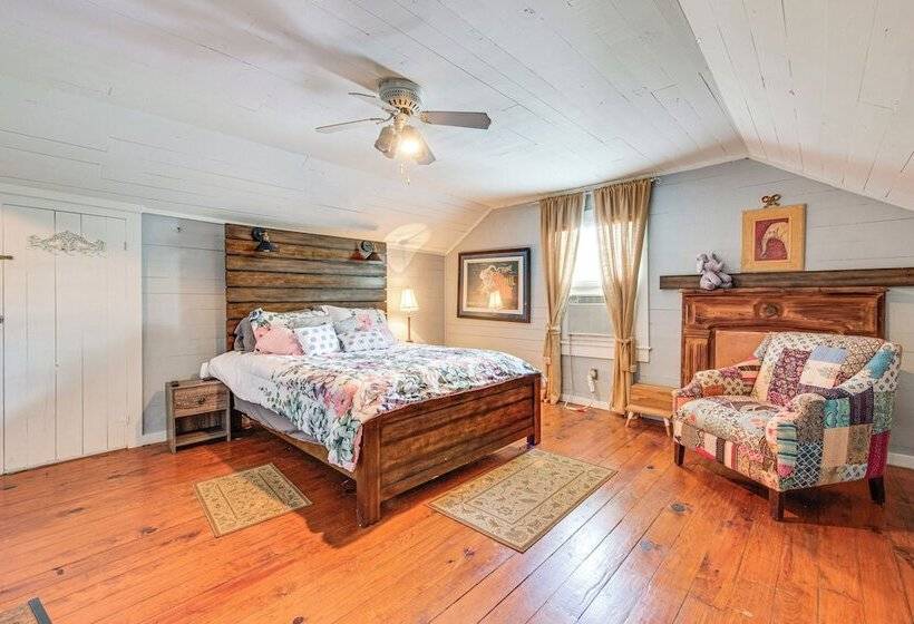 Whimsical New Roads Home < 1 Mi To Main Street!