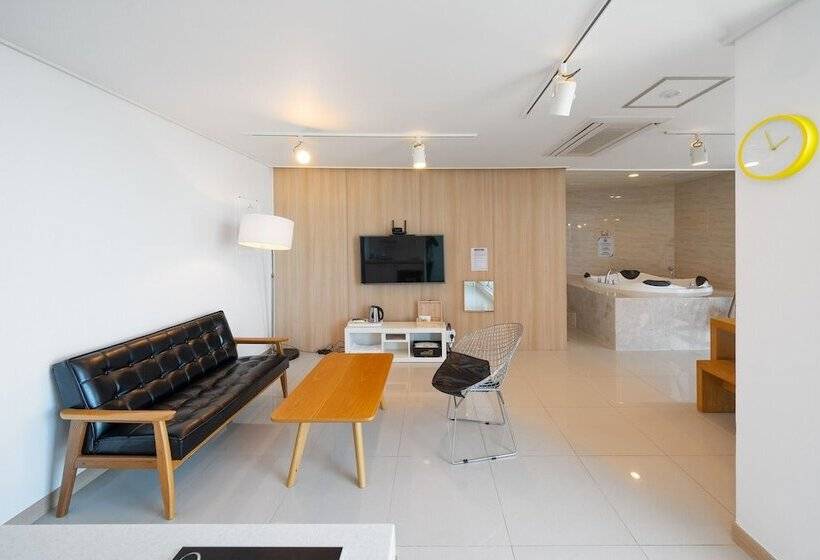 Carrot Ryokan Poolvilla