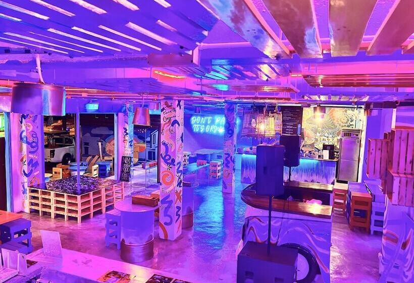 هتل Bodega Krabi