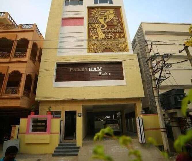 בית מלון כפרי The Butterfly Luxury Serviced Apartments Benz Circle Vijayawada