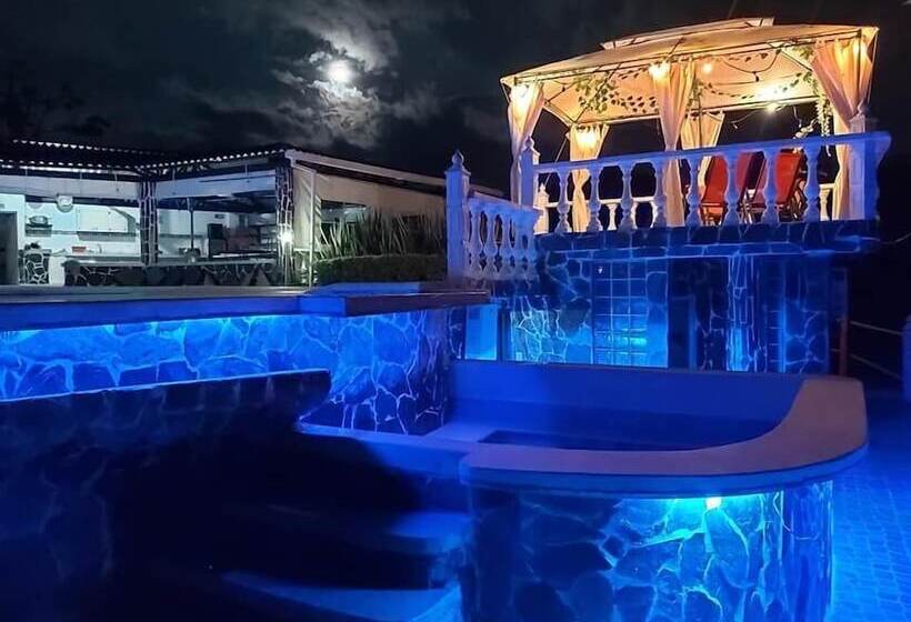 هتل Castillo Del Toro