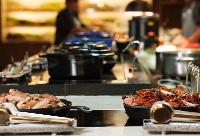 فندق Crowne Plaza Fiji Nadi Bay Resort & Spa, An Ihg