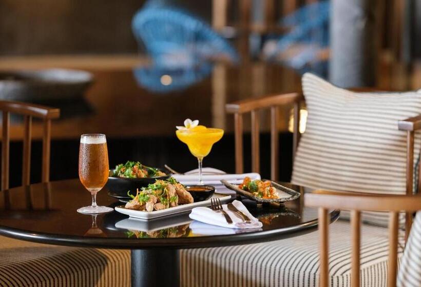 فندق Crowne Plaza Fiji Nadi Bay Resort & Spa, An Ihg