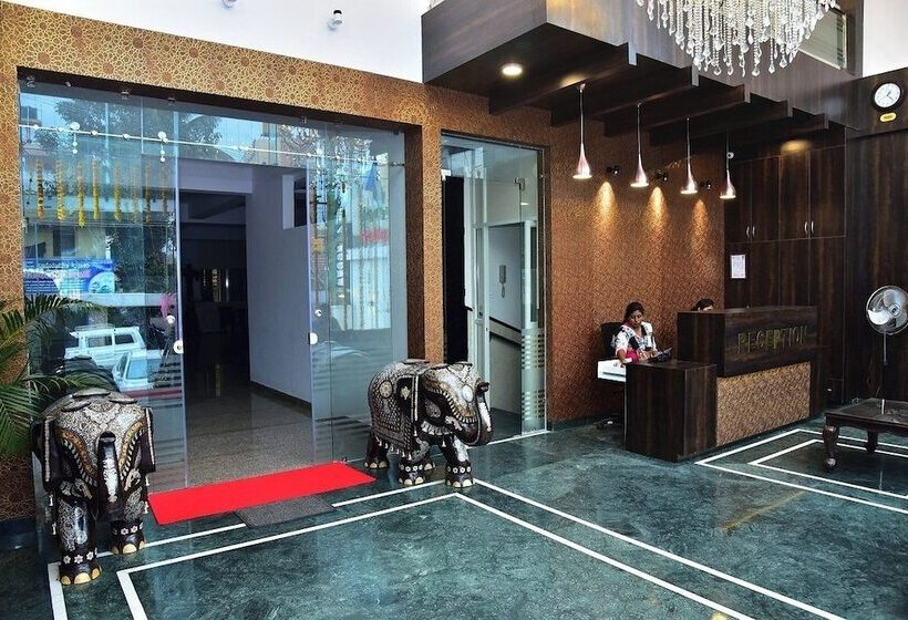 Отель Sak Royal Residency