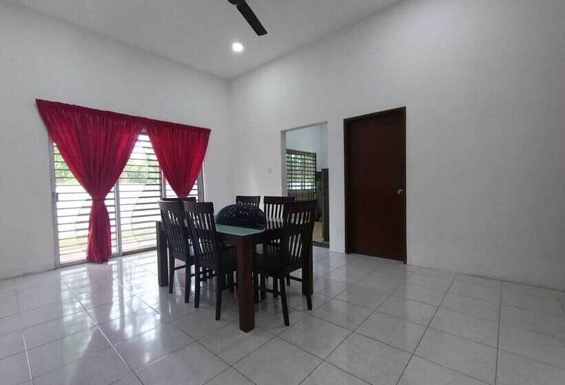 펜션 Oyo Homes 90606 Casaria Cherating