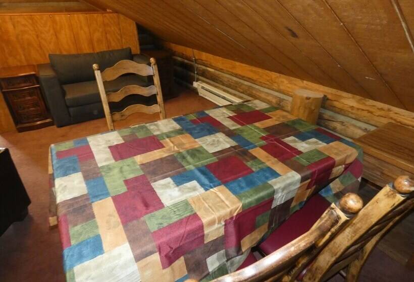 Yellowstone Motel   Adults Only