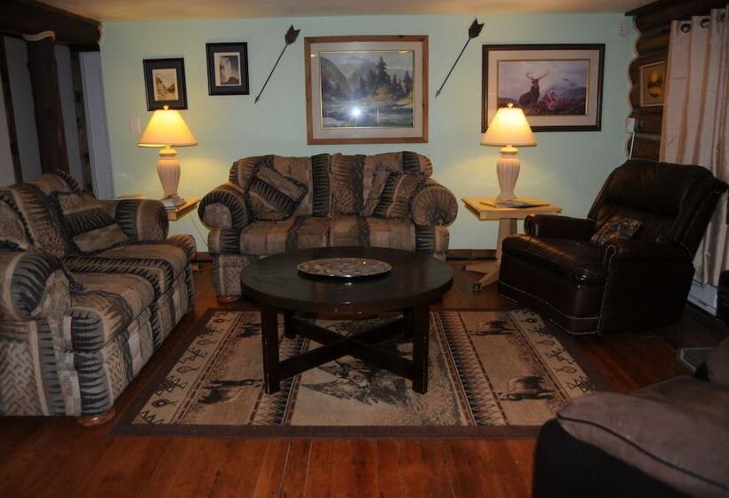 Yellowstone Motel   Adults Only