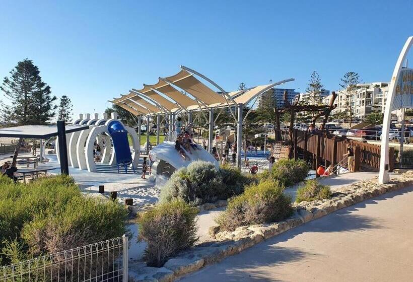 Coastal Salty Air 2bedrm 2bath W Ocean Views!