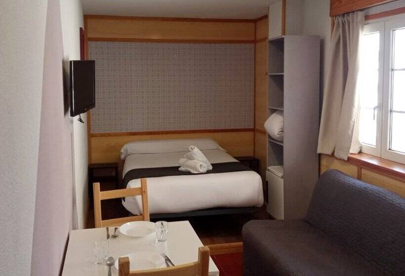 Apartamentos Las Tuyas 3000