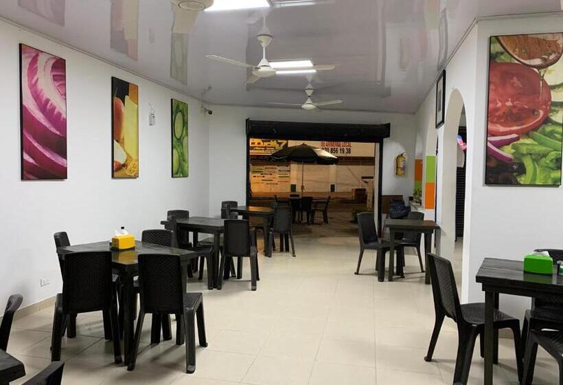 هتل Restaurante Versalles