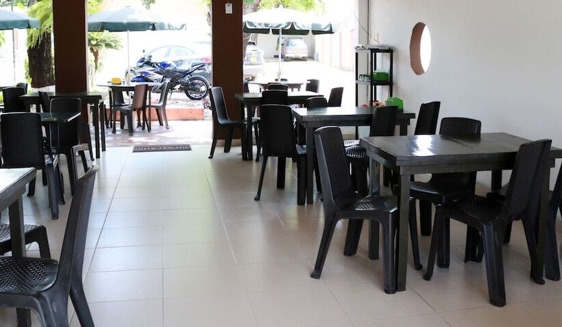 هتل Restaurante Versalles