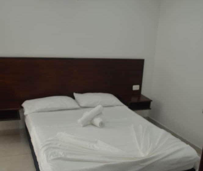 هتل Restaurante Versalles