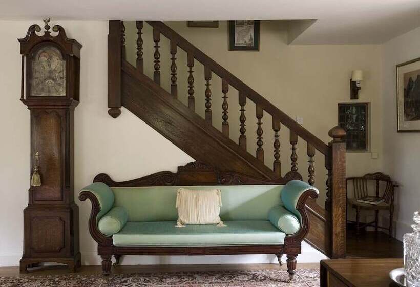 ベッドアンドブレックファースト The Old Manor House