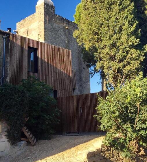 مبيت وإفطار Tour Sarrazine De Montaren