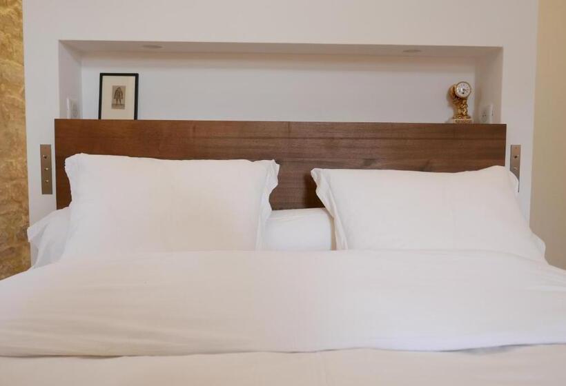 مبيت وإفطار Tour Sarrazine De Montaren