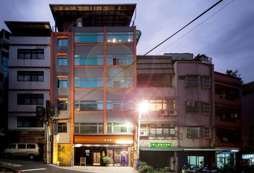 Taipei Travelers International Hostel