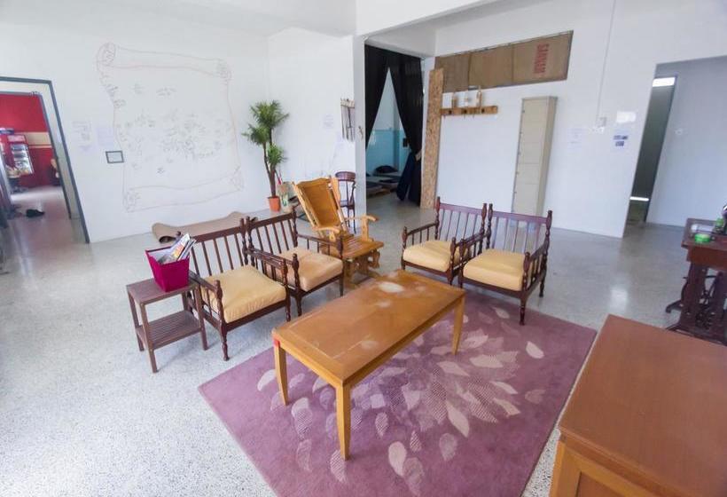הוסטל Backpackers @ Beacon Kch