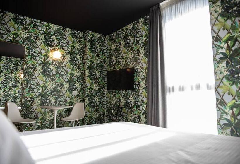 هتل Collini Rooms