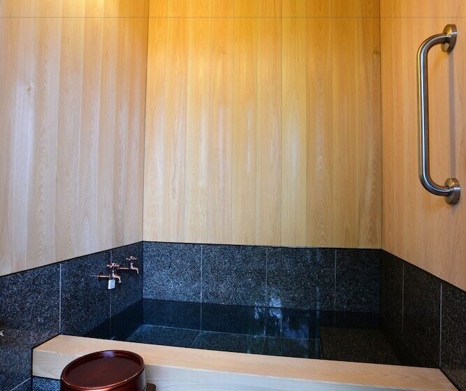 ریوکان Hanarenoyado Waraku