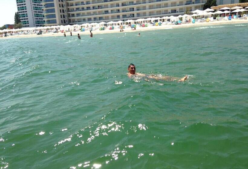 هاستل Max   Mamaia Nord