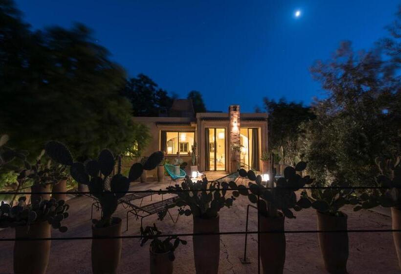 تختخواب و صبحانه Dar Al Hossoun