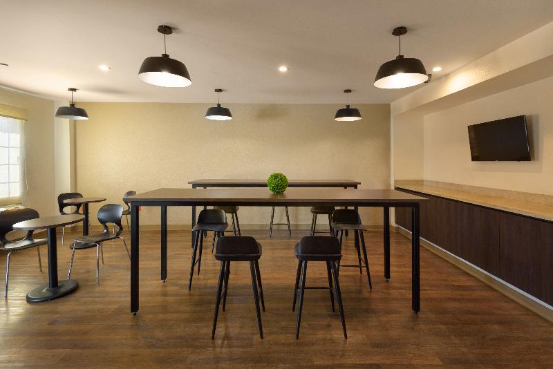 בית מלון כפרי Extended Suites Tijuana Macroplaza