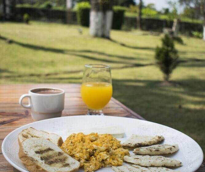 هتل Hacienda Santa Clara