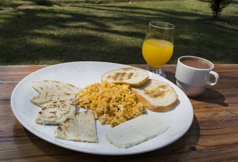 هتل Hacienda Santa Clara