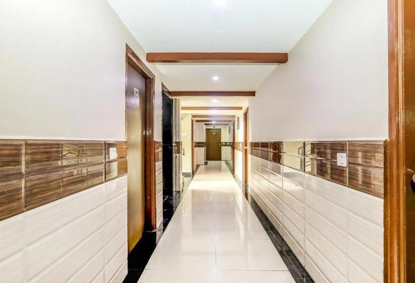 ホテル Itsy By Treebo  Greenwood Inn And Suites