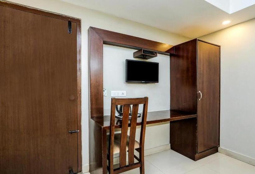 ホテル Itsy By Treebo  Greenwood Inn And Suites