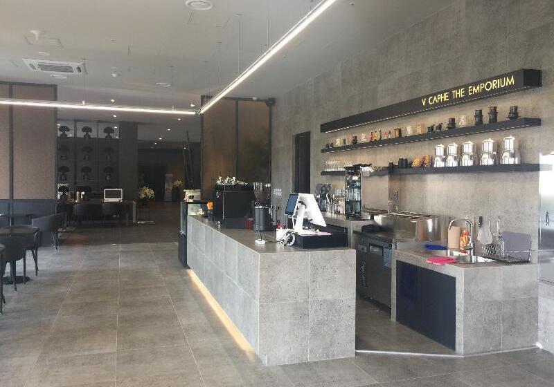 فندق Royal Emporium Incheon Airport