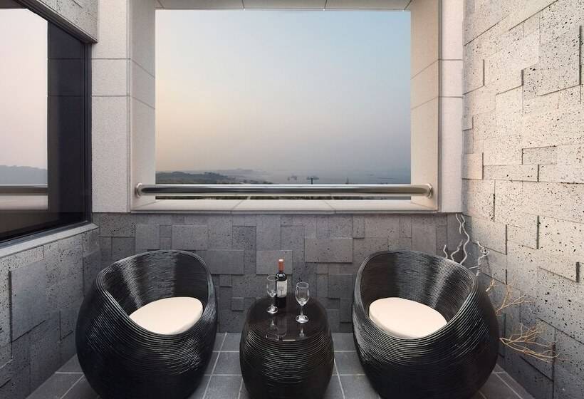 فندق Royal Emporium Incheon Airport