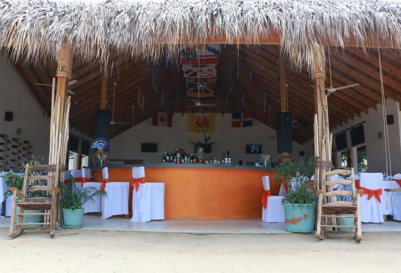 Caribbean Living Beach Club & Hostel