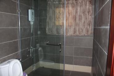 هتل Oguaa Apartments & Lodging