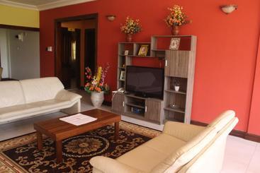 هتل Oguaa Apartments & Lodging
