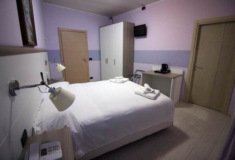 فندق Albergo Ristorante La Bussola