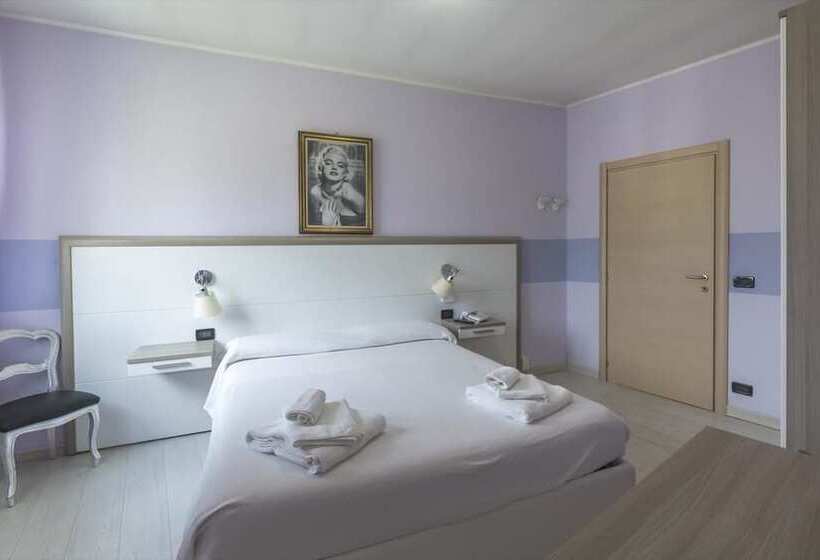 فندق Albergo Ristorante La Bussola