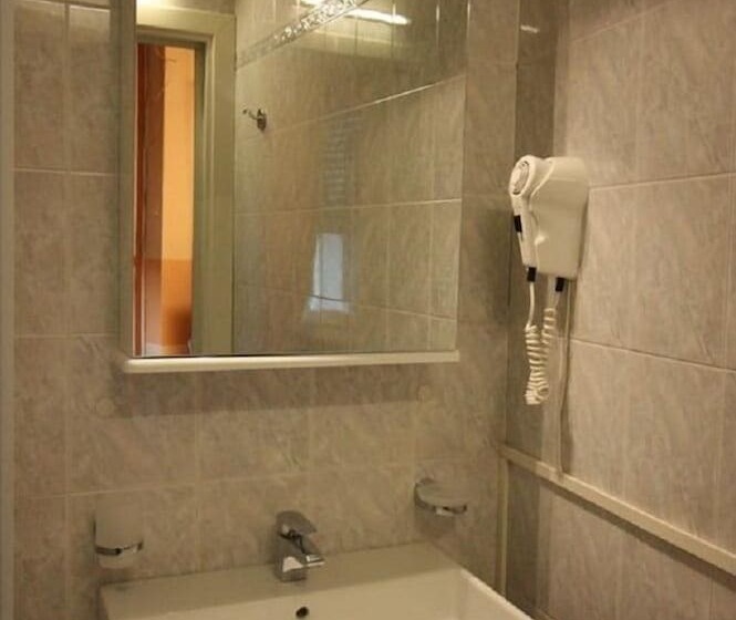 فندق Albergo Ristorante La Bussola