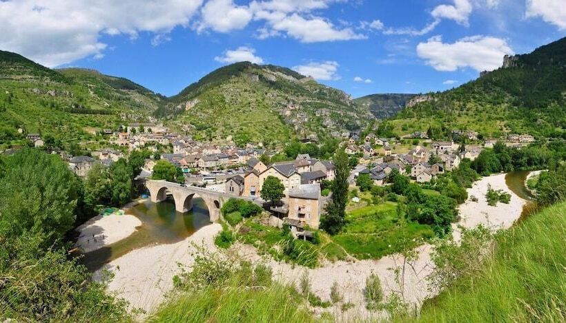 ホテル Hôtel Chante Perdrix