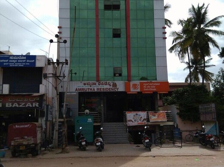 בית מלון כפרי Iroomz Amrutha Residency