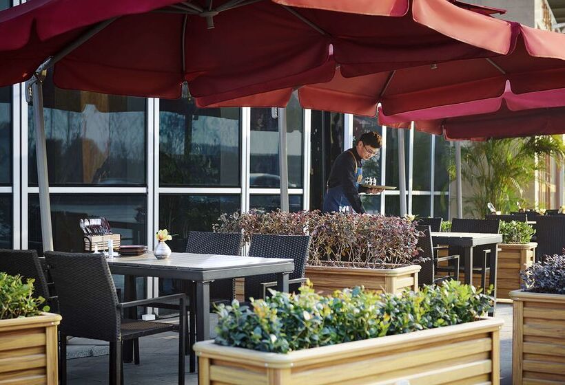 Отель Shangri La Yiwu   Close To Yiwu International Trade Market