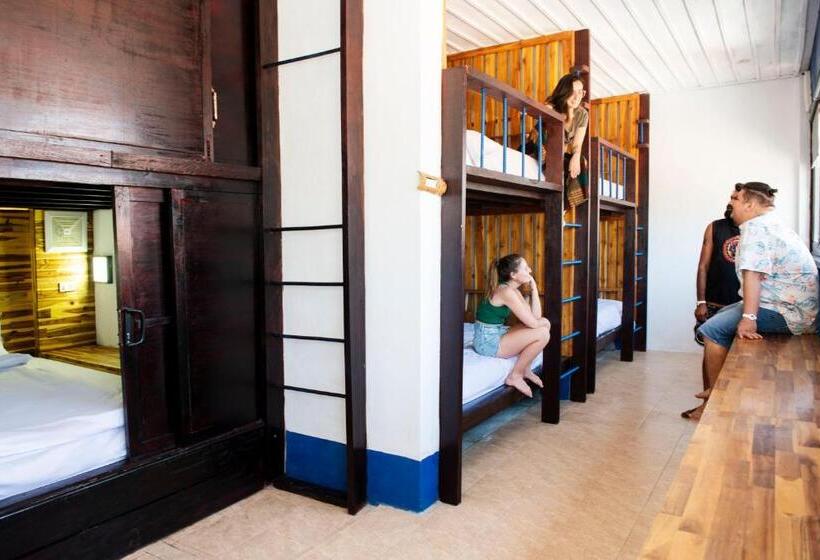 هاستل Mad Monkey Luang Prabang