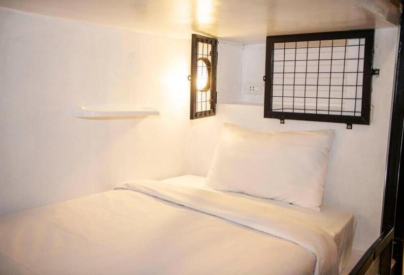 هاستل Mad Monkey Luang Prabang