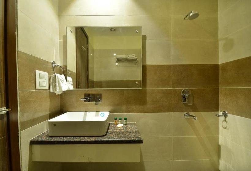 فندق Capital O 8510 Welcome Inn