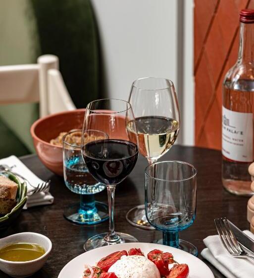 هتل Henrietta Experimental