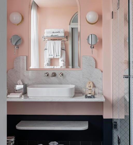 هتل Henrietta Experimental