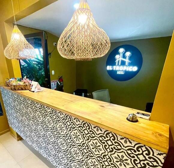 ホテル Y Cabinas Del Trópico