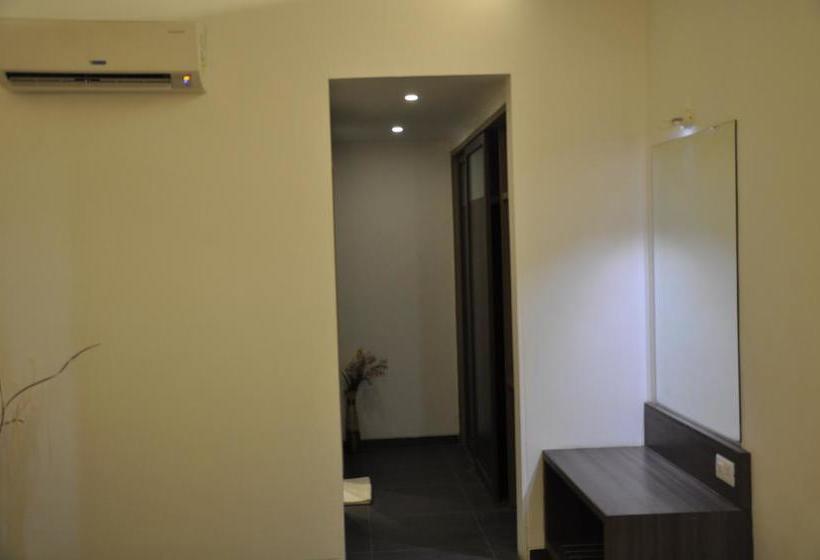 Mango Hotels Tansha Regal