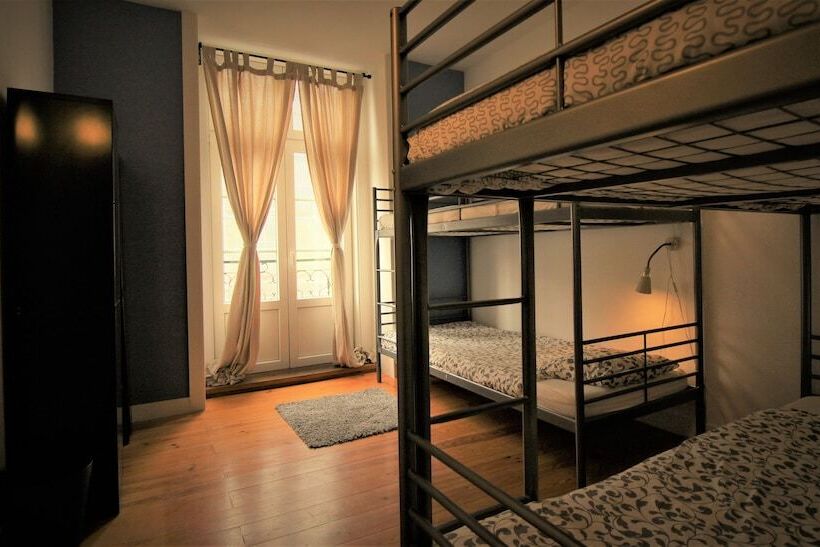 هاستل We Love F Tourists