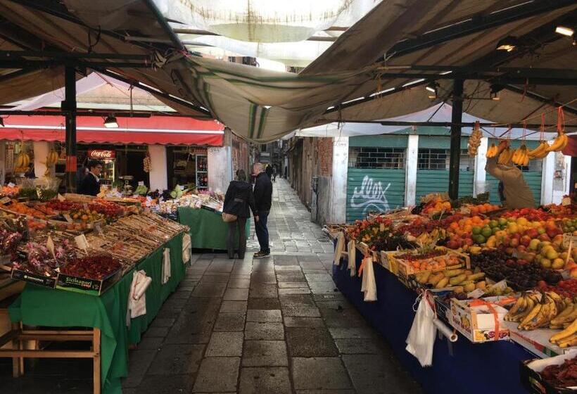 تختخواب و صبحانه Antico Mercato